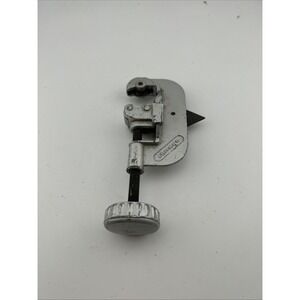 Vintage Chicago Tube & Pipe Cutter Made In USA cuts from 3/16" to 1  1/8" O.D.